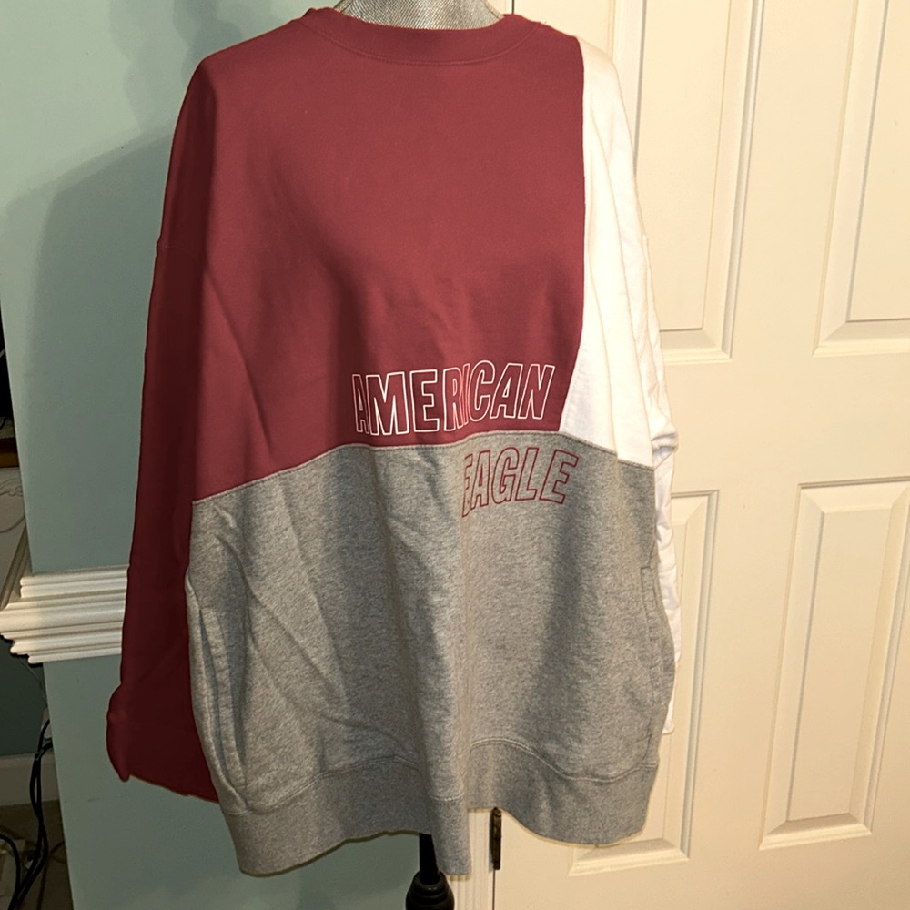 American Eagle sweatshirt with pockets